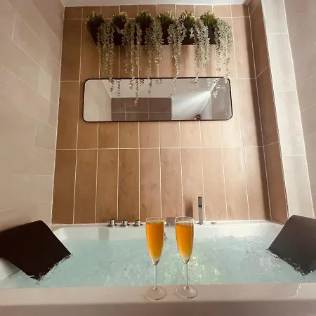 Essence De Vie - Baignoire Balneo - 270 Rouen